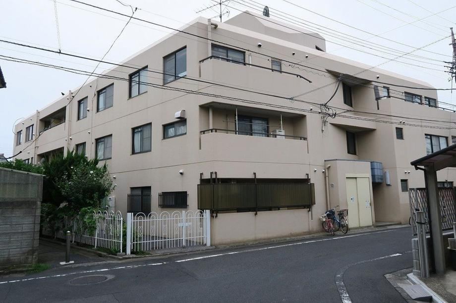 2DK apartment in Katsushika Ward, Tokyo - Photo 1
