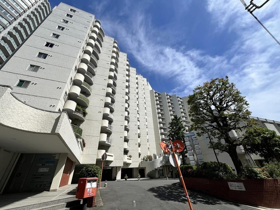 3LDK apartment in Minato Ward, Tokyo - Photo 1