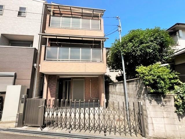 4LDK house in Higashiosaka, Osaka - Photo 1