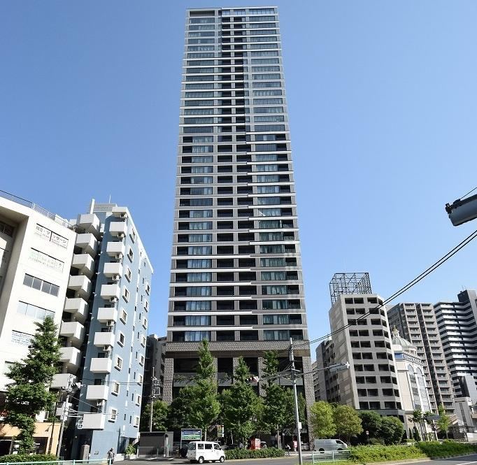 2LDK apartment in Minato Ward, Tokyo - Photo 1