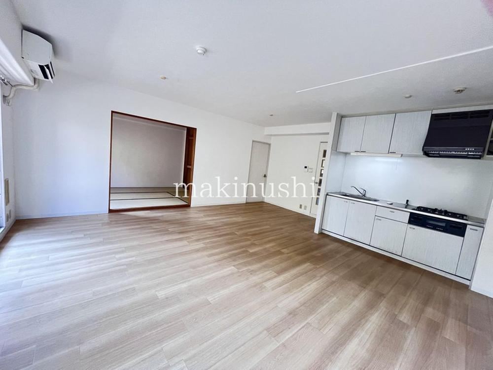 3LDK apartment in Matsubara, Osaka - Photo 1
