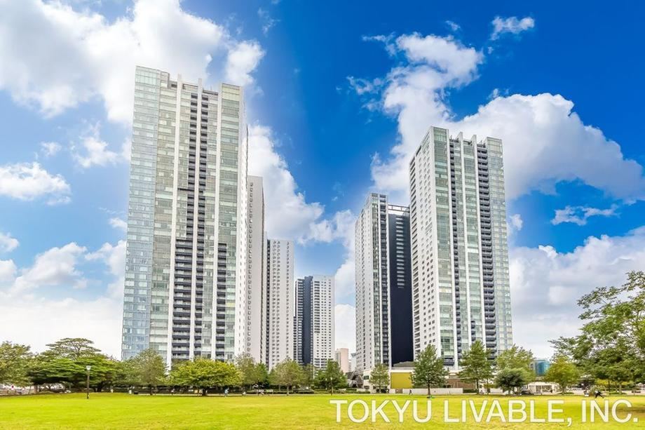 2LDK apartment in Minato Ward, Tokyo - Photo 1