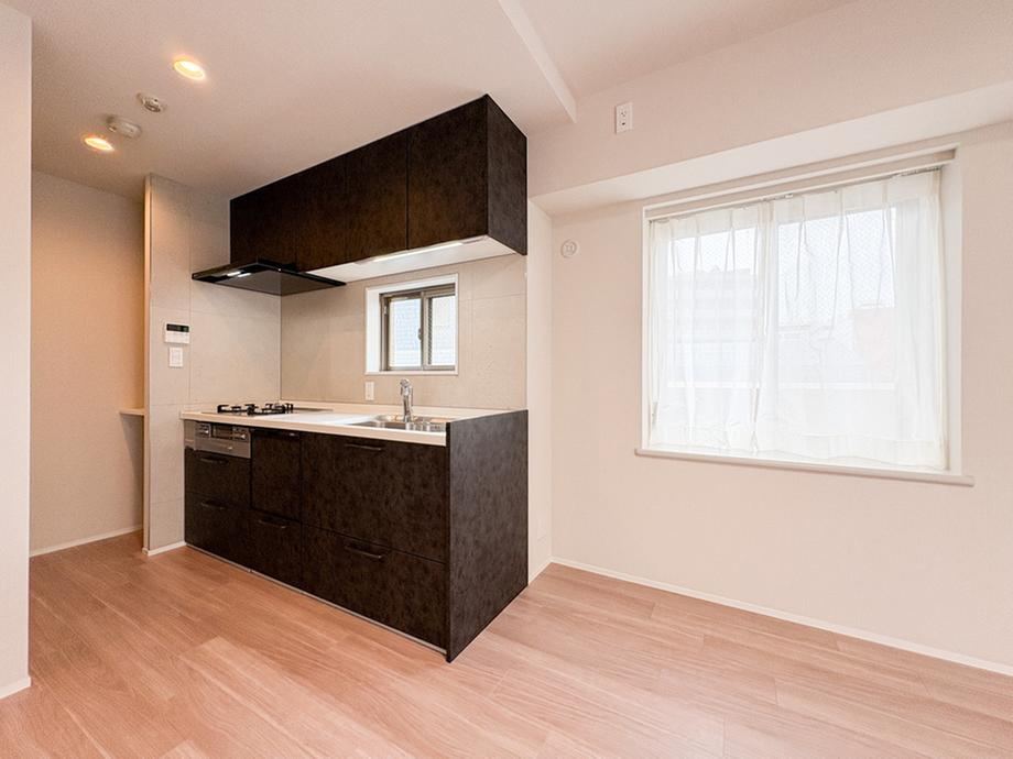 2LDK apartment in Minato Ward, Tokyo - Photo 1