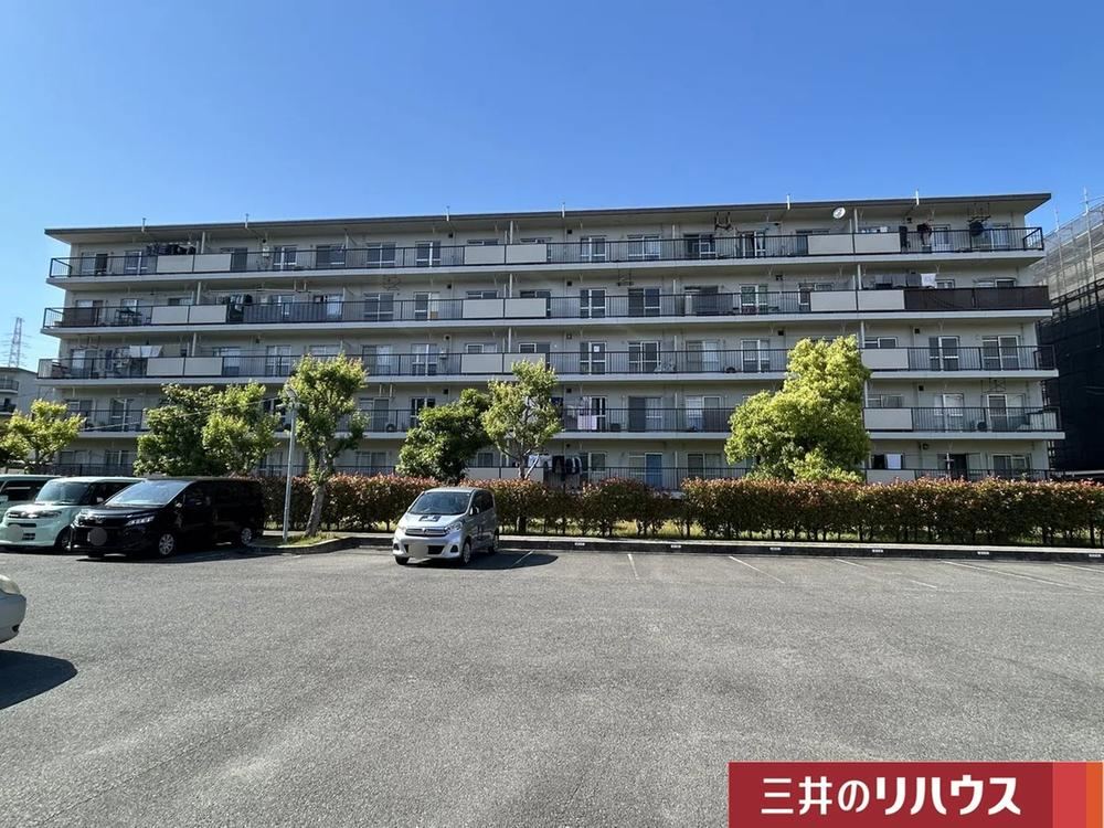 2LDK apartment in Takatsuki, Osaka - Photo 1