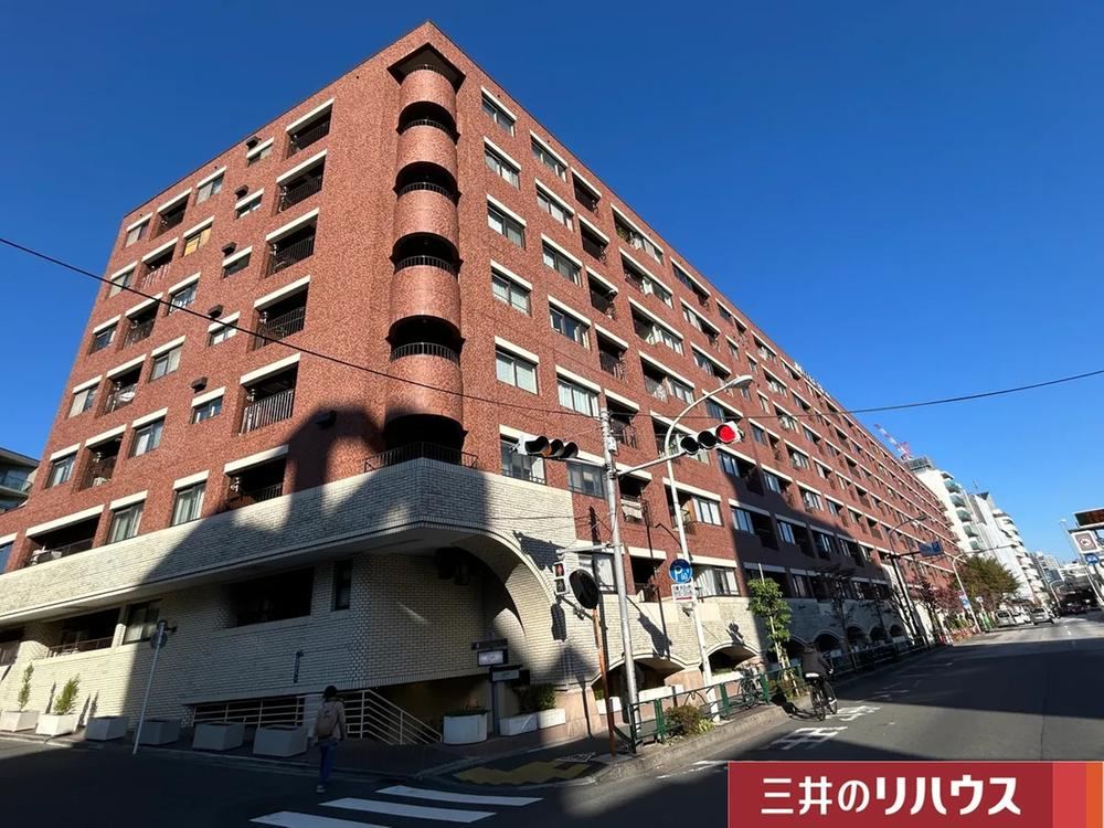 2LDK apartment in Minato Ward, Tokyo - Photo 1
