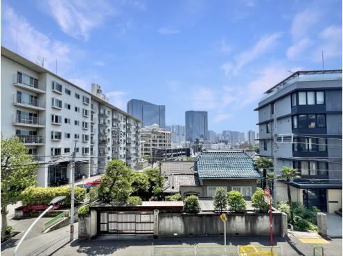 3LDK apartment in Minato Ward, Tokyo - Photo 1