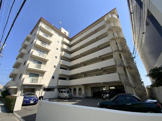 2LDK apartment in Tarumi Ward, Kobe, Hyogo - Photo 1