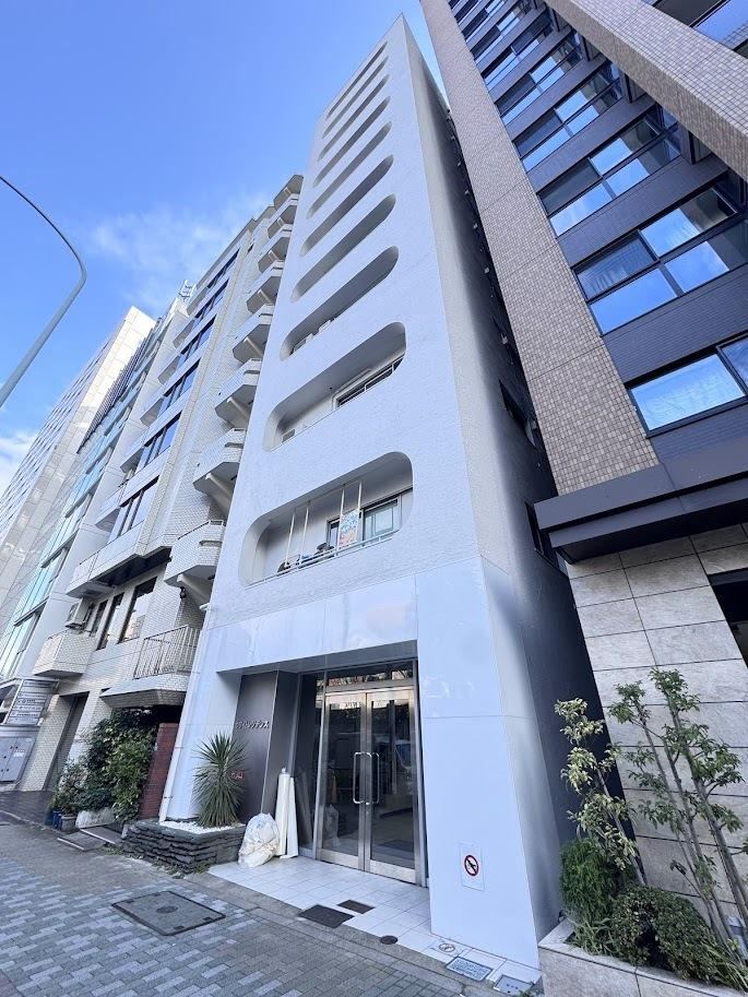 2LDK apartment in Shinjuku Ward, Tokyo - Photo 1