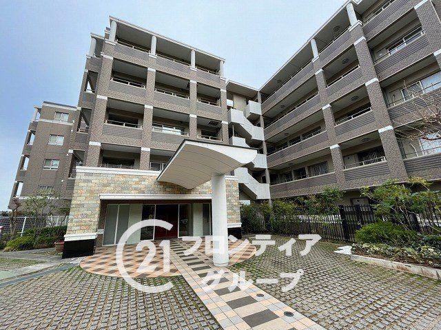 3LDK apartment in Nishinomiya, Hyogo - Photo 1