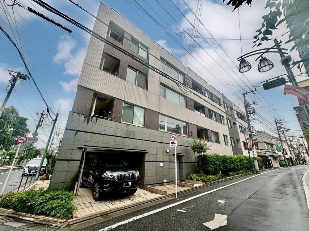 2LDK apartment in Suginami Ward, Tokyo - Photo 1