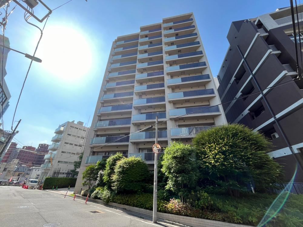 2LDK apartment in Minato Ward, Tokyo - Photo 1