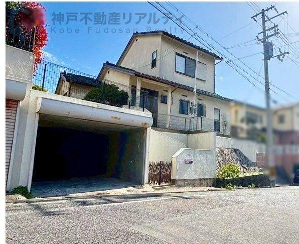 4LDK house in Tarumi Ward, Kobe, Hyogo - Photo 1