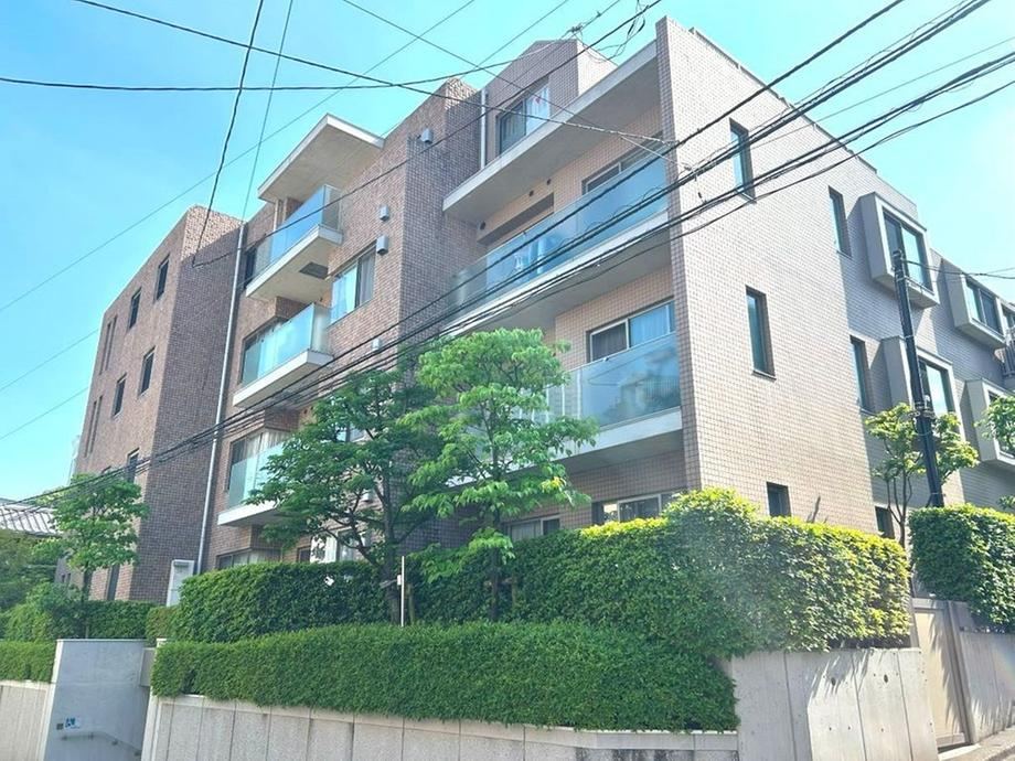 3LDK apartment in Shinjuku Ward, Tokyo - Photo 1