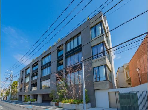 3LDK apartment in Minato Ward, Tokyo - Photo 1