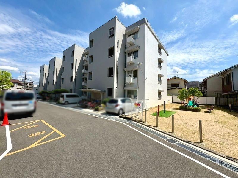 2LDK apartment in Takatsuki, Osaka - Photo 1