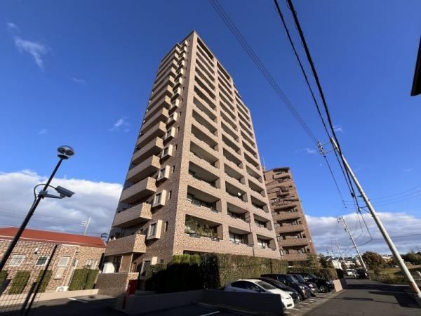 4LDK apartment in Nagakute, Aichi - Photo 1