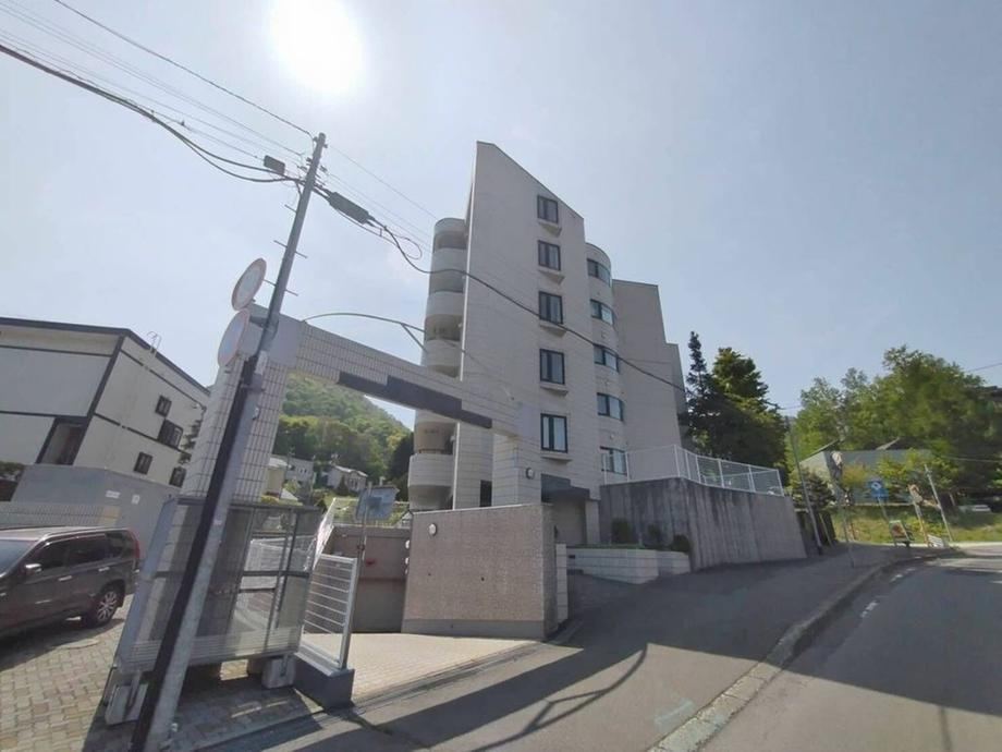 4LDK apartment in Chuo Ward, Sapporo, Hokkaido - Photo 1