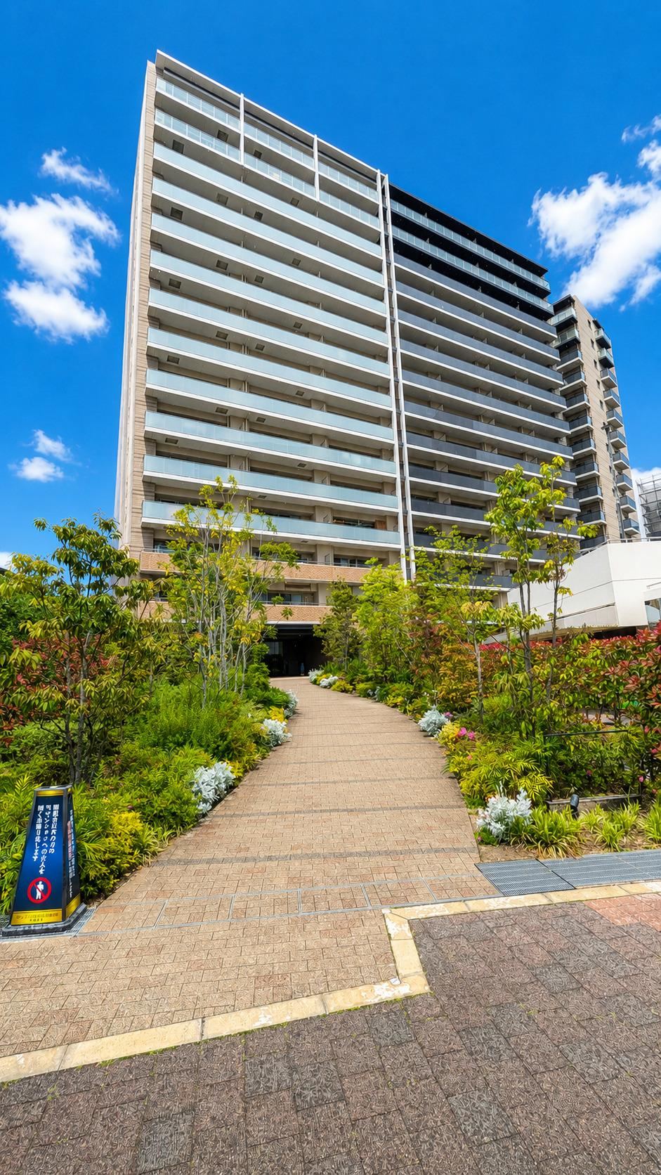 3LDK apartment in Neyagawa, Osaka - Photo 1