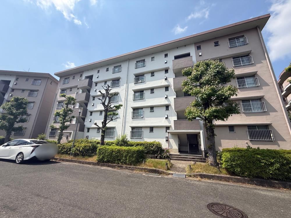 3DK apartment in Hirakata, Osaka - Photo 1