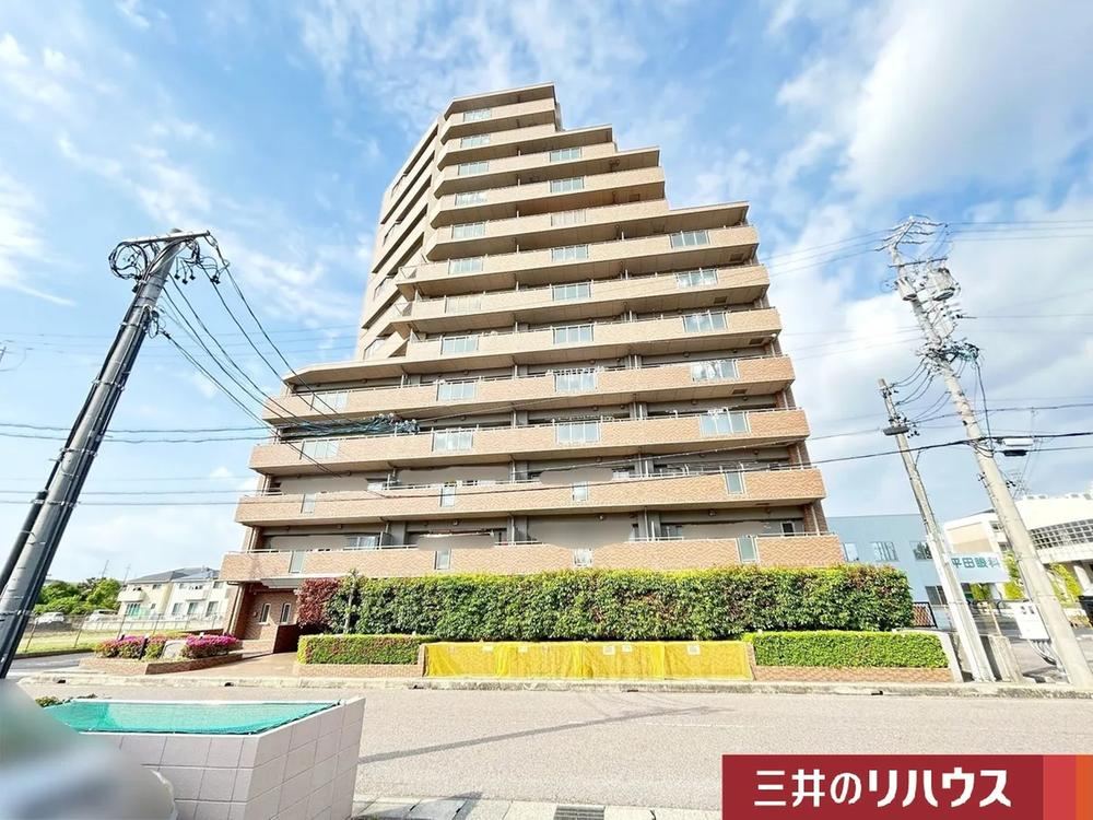 4LDK apartment in Komaki, Aichi - Photo 1