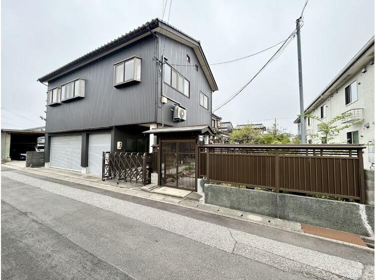 9DK house in Takaoka, Toyama - Photo 1