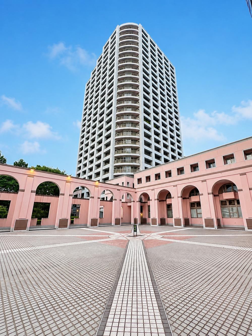 3LDK apartment in Shinjuku Ward, Tokyo - Photo 1