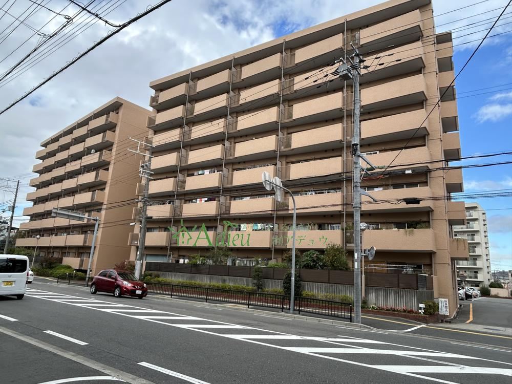 3LDK apartment in Suita, Osaka - Photo 1