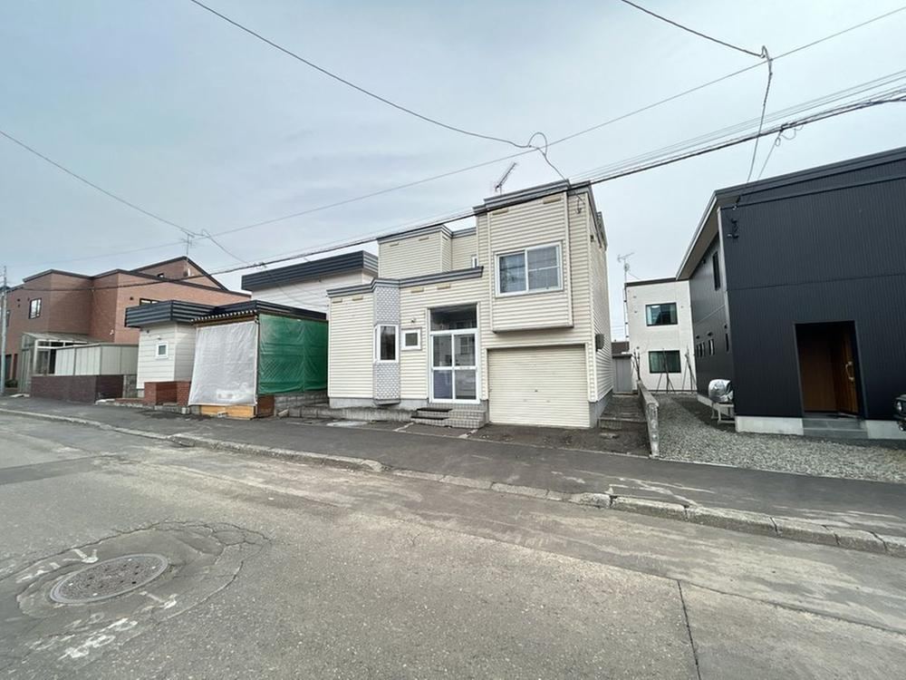 4LDK house in Minami Ward, Sapporo, Hokkaido - Photo 1