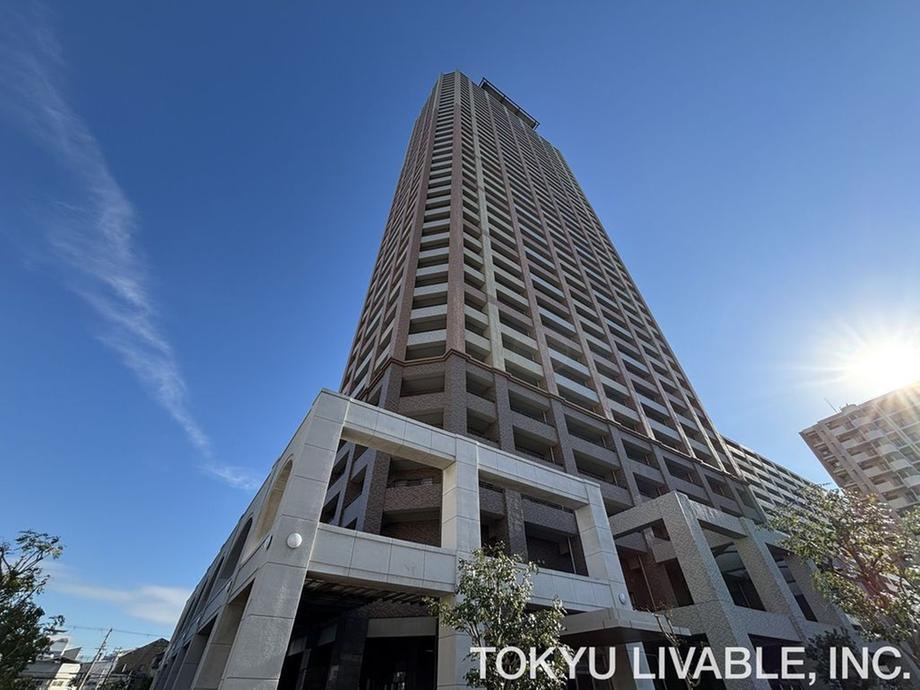 3LDK apartment in Minato Ward, Osaka - Photo 1