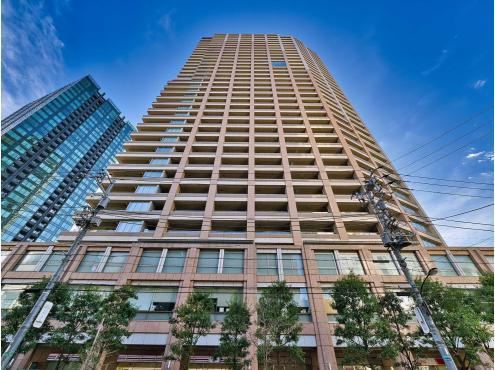 3LDK apartment in Minato Ward, Tokyo - Photo 1