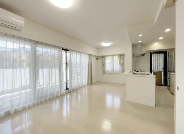 4LDK apartment in Sakai Ward, Sakai, Osaka - Photo 1