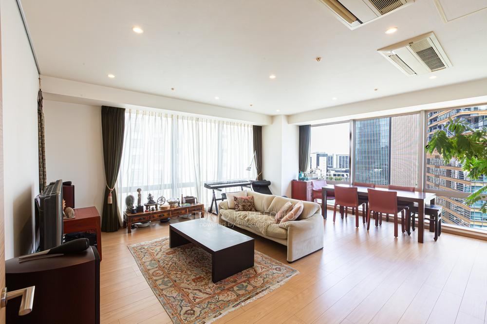 2LDK apartment in Minato Ward, Tokyo - Photo 1
