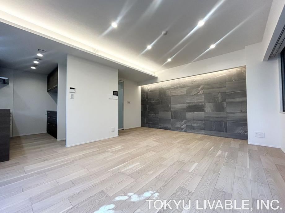 2LDK apartment in Meguro Ward, Tokyo - Photo 1