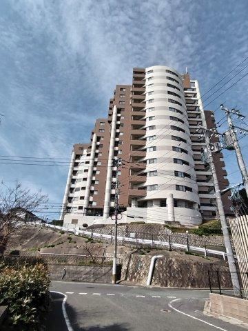 3LDK apartment in Yahatanishi Ward, Kitakyushu, Fukuoka - Photo 1