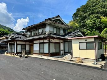 5LDK+2S house in Fuchu