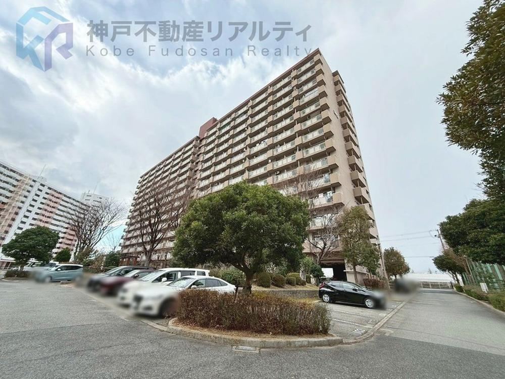 3LDK apartment in Nishinomiya, Hyogo - Photo 1