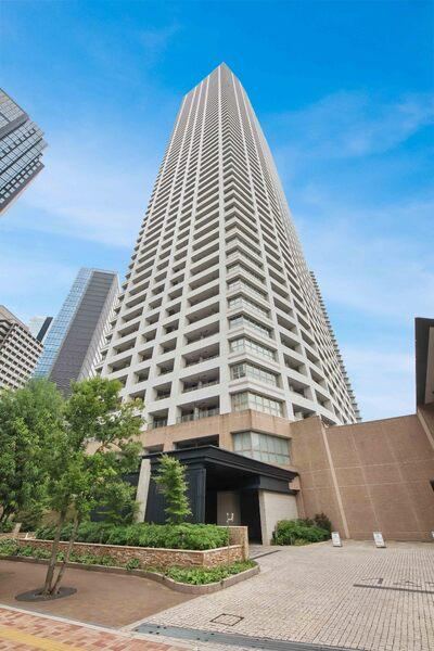 3LDK apartment in Shinjuku Ward, Tokyo - Photo 1