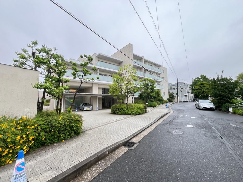 3LDK apartment in Konan Ward, Yokohama, Kanagawa - Photo 1