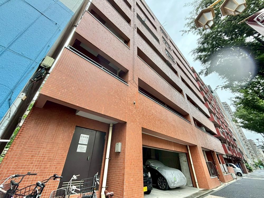 2LDK apartment in Shinjuku Ward, Tokyo - Photo 1