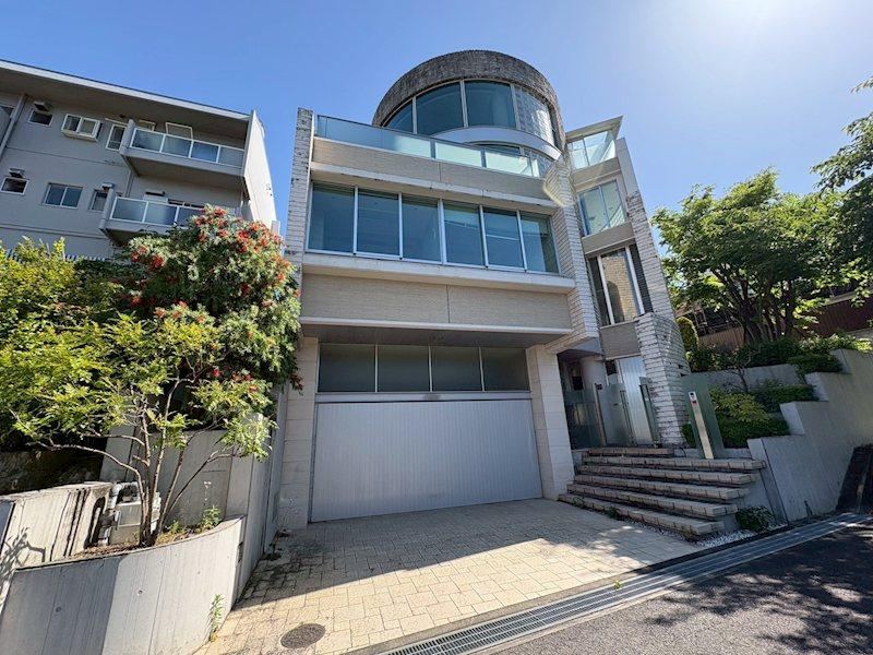 7LDK+S house in Suita, Osaka - Photo 1