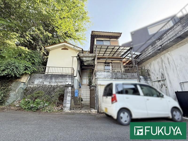 5LDK house in Hirakata, Osaka - Photo 1