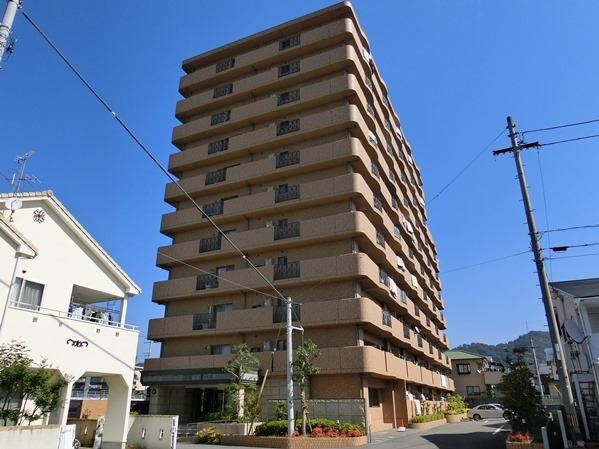 3LDK apartment in Matsuyama, Ehime - Photo 1