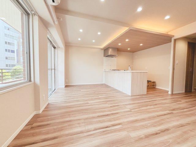 2LDK apartment in Minato Ward, Tokyo - Photo 1