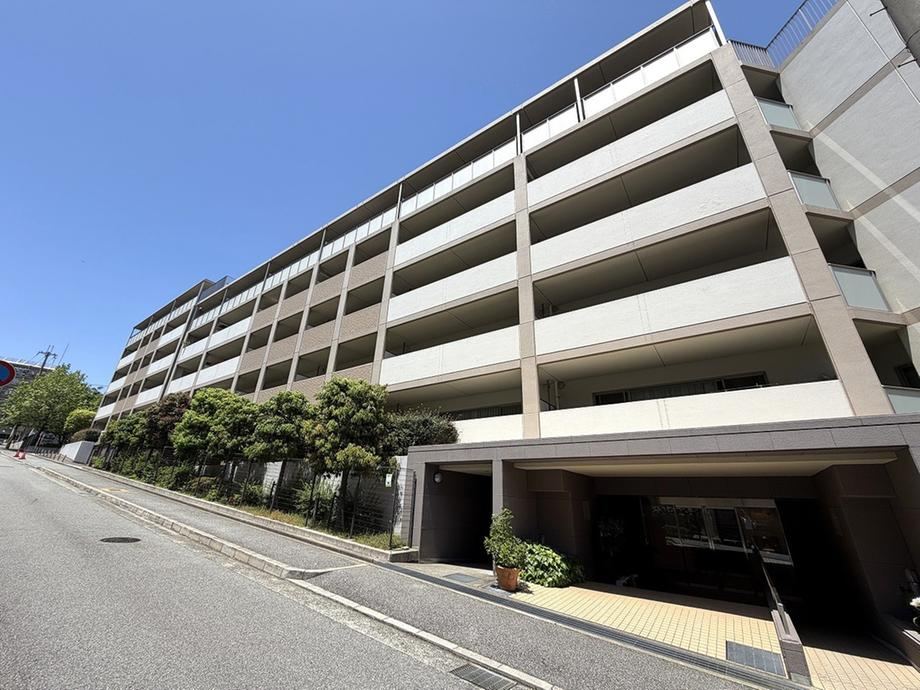 2LDK apartment in Ashiya, Hyogo - Photo 1