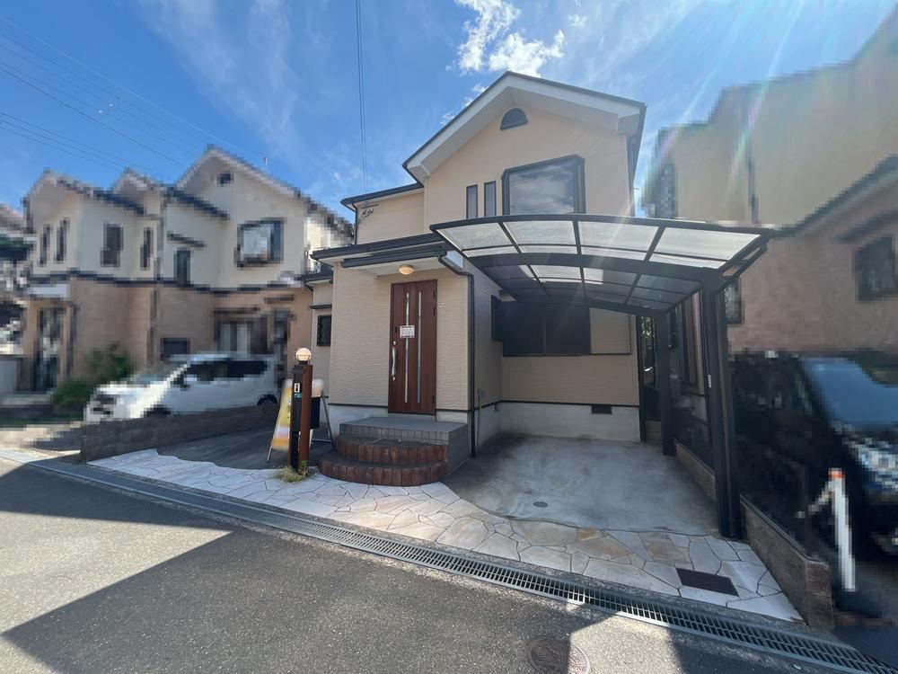 4LDK house in Hirakata, Osaka - Photo 1