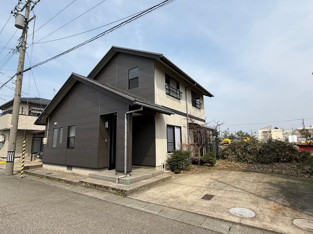 4LDK house in Komatsu, Ishikawa - Photo 1