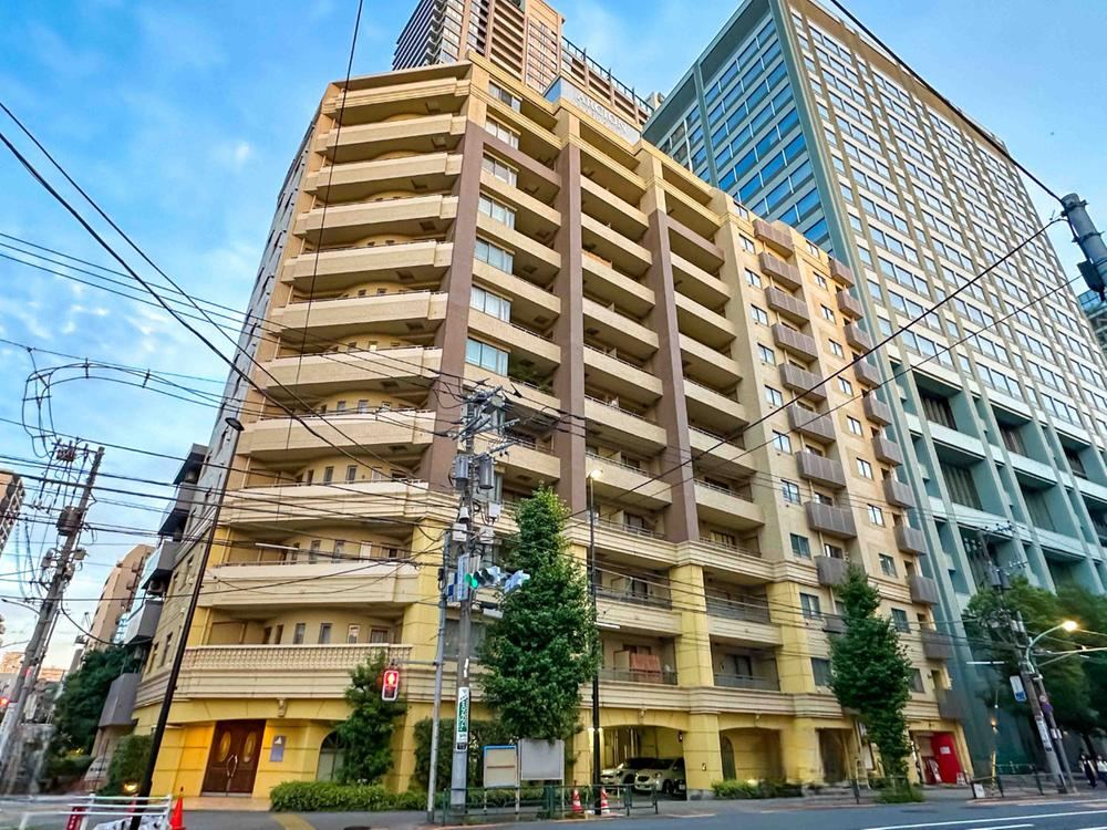 2LDK apartment in Bunkyo Ward, Tokyo - Photo 1