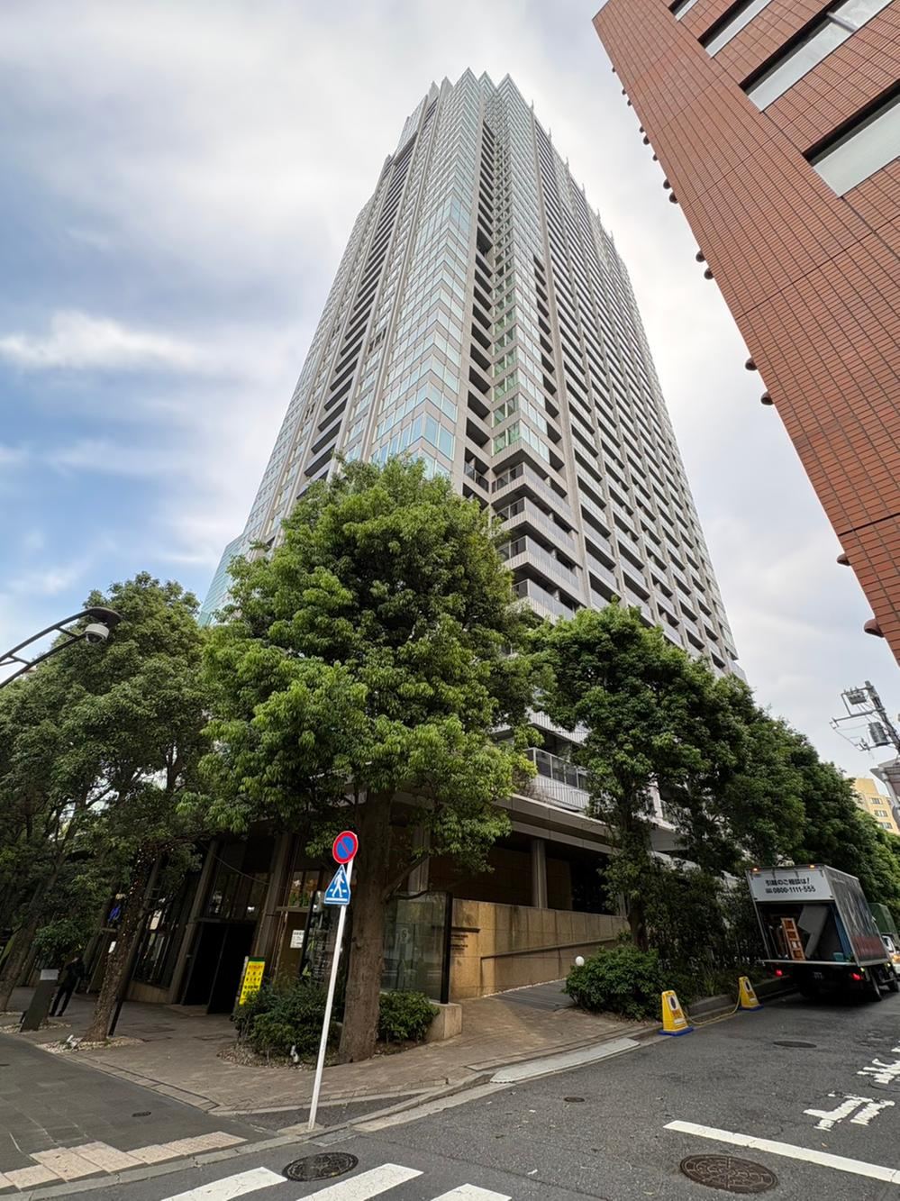 2LDK apartment in Minato Ward, Tokyo - Photo 1