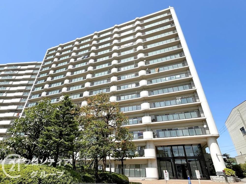 3LDK apartment in Nishiyodogawa Ward, Osaka - Photo 1