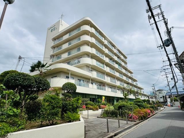 3LDK apartment in Higashiosaka, Osaka - Photo 1